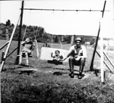 Charlemagne Ringuette et ses petits enfants