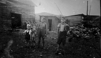 Gaetan Bélisle, ses frères Michel, Jean-Pierre et Laurent en 1942