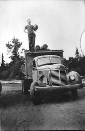 Eugène Duharme et Jean Corbeil au chantier 1925