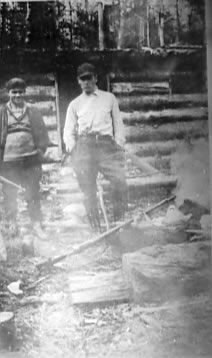 Robert Painchaud à droite avec un ouvrier au chantier en 1940