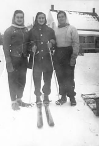 Jeannine Bélisle, Pauline Charbonneau et Hélène Bélisle